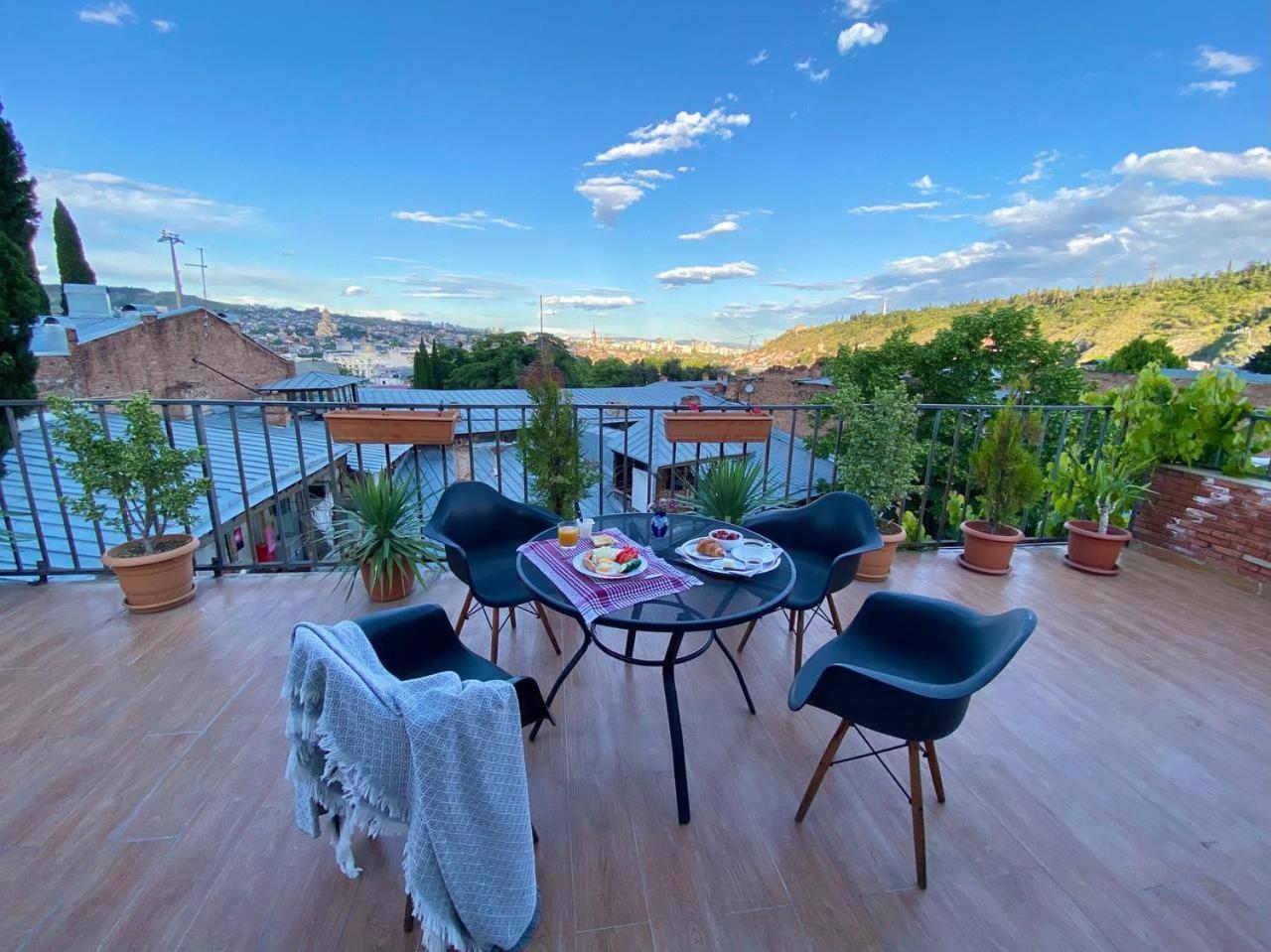 Hotel "Tbilisi Tales" In The Heart Of The Old City エクステリア 写真