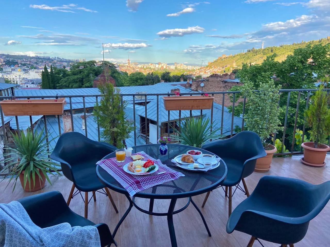 Hotel "Tbilisi Tales" In The Heart Of The Old City エクステリア 写真