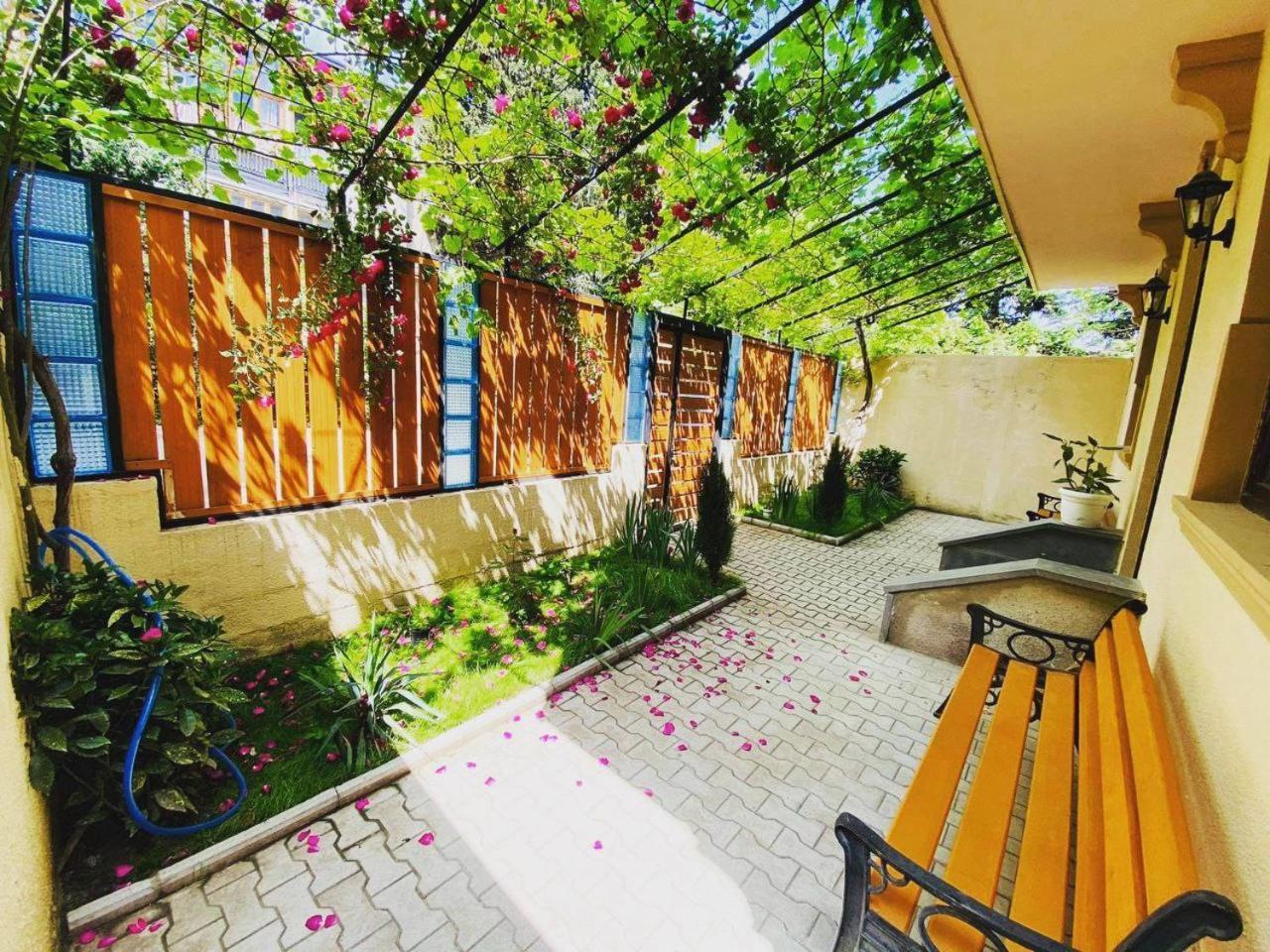 Hotel "Tbilisi Tales" In The Heart Of The Old City エクステリア 写真